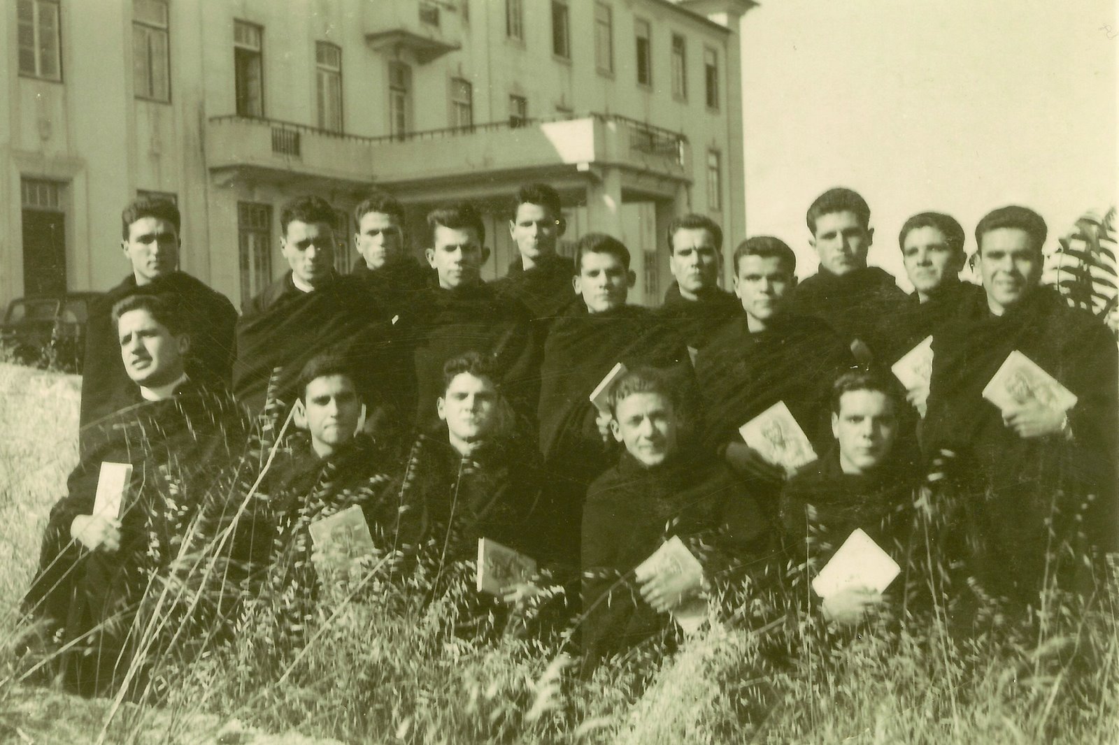 [FOTO.Alunos.SEMVINHAIS.46.47..jpg]