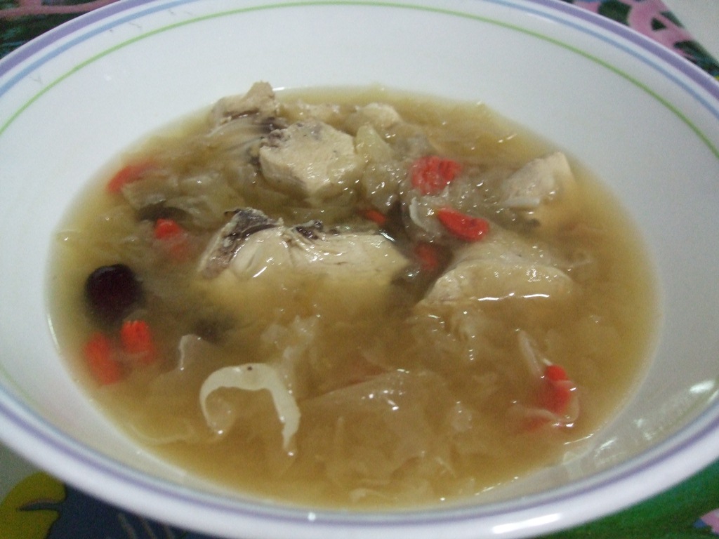 Mum's Yummy Recipe Chicken with White Fungus Soup