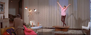 Judy Garland sings Someone At Last in A Star Is Born