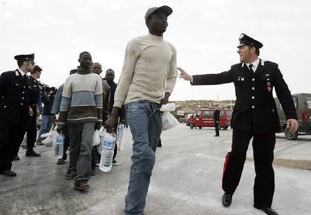 [Migranti_lampedusa.jpg]