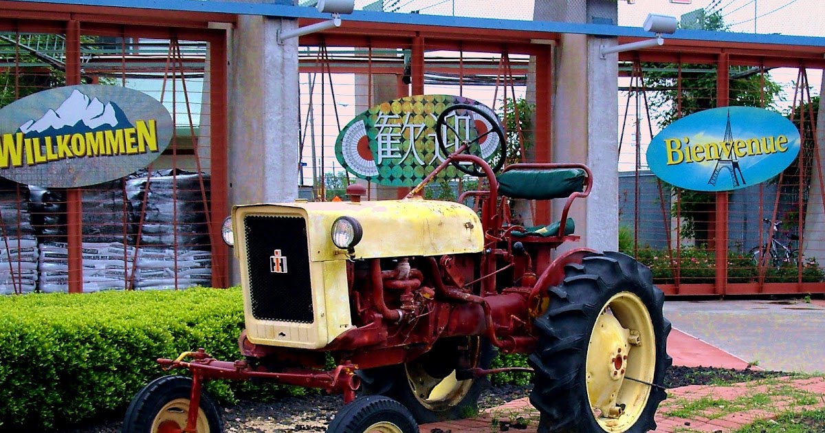 Terrell Texas Daily Photo Farmer's Market Tractor