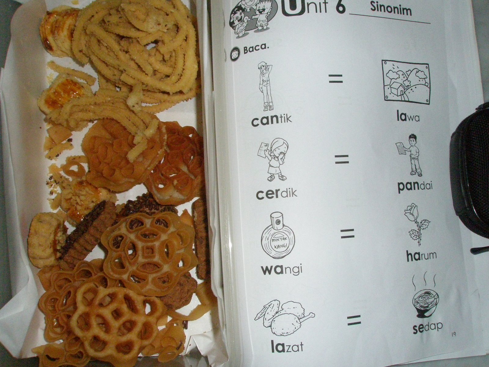 [Sher+playing+bride,+Aly+doing+revision+005.jpg]