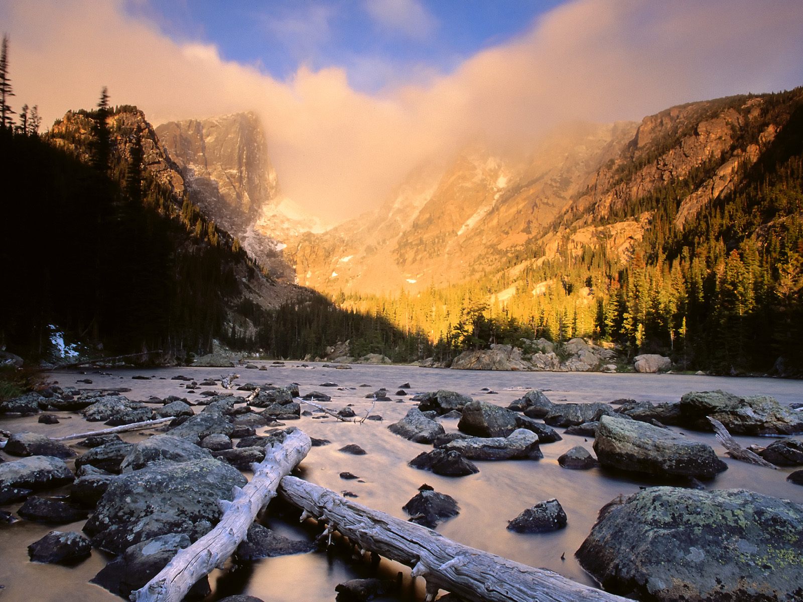 http://2.bp.blogspot.com/_e45GK4i1E8M/TS3wo0eY3ZI/AAAAAAAADDc/1BNiM7Ik_EQ/s1600/Hallett_Peak_and_Flattop_Mountain_Colorado.jpg