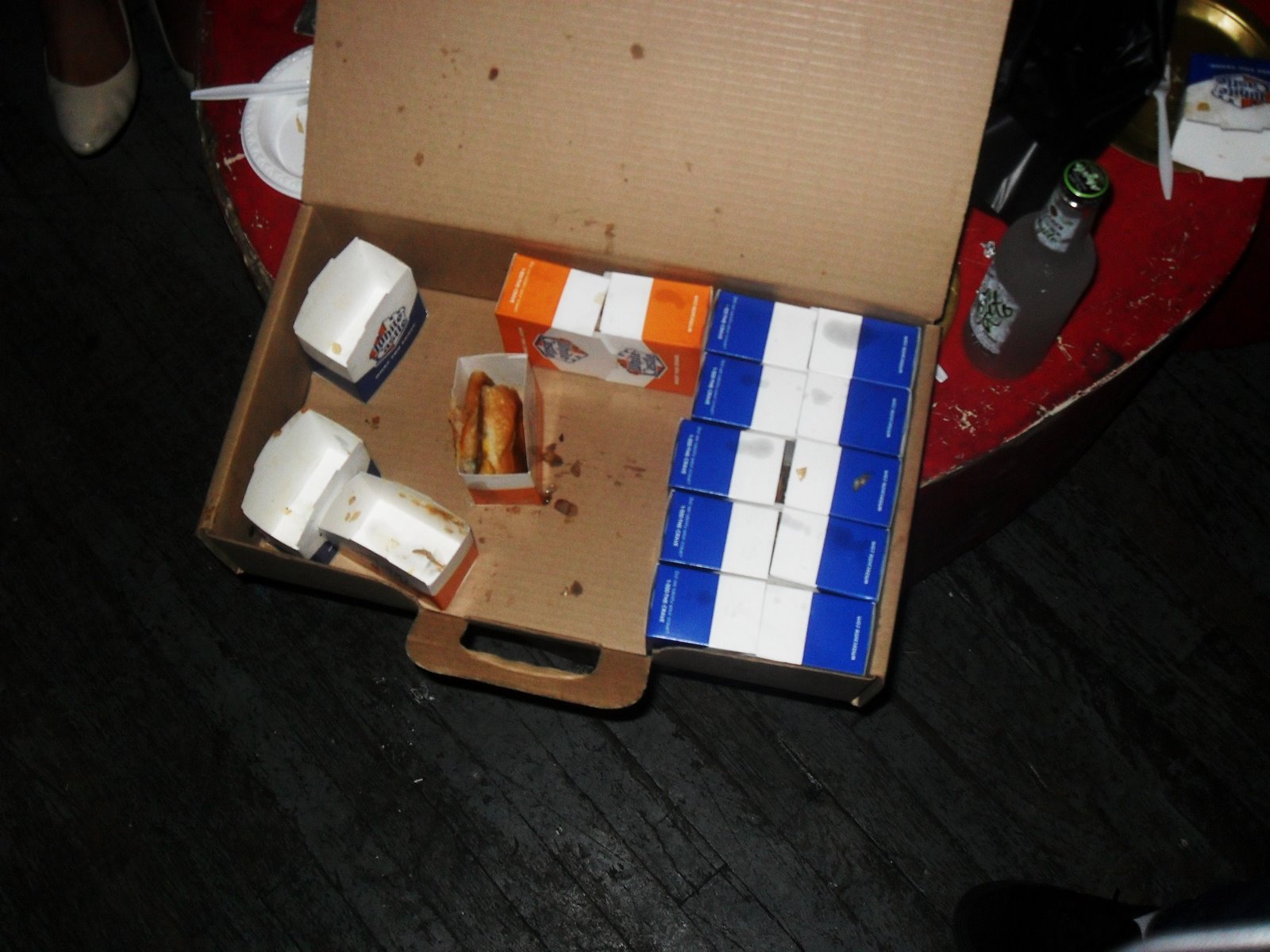 [048.JPG]