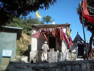 A village man performing rituals at the Maa Chamundeshwari Temple at Kemundakhal