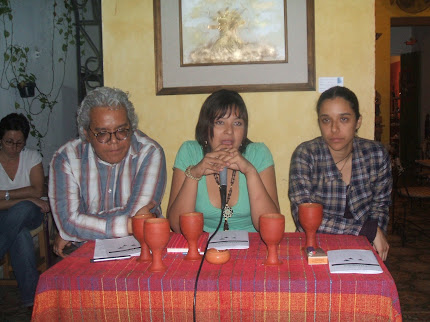 En la presentación de De Triangulos Oscuros
