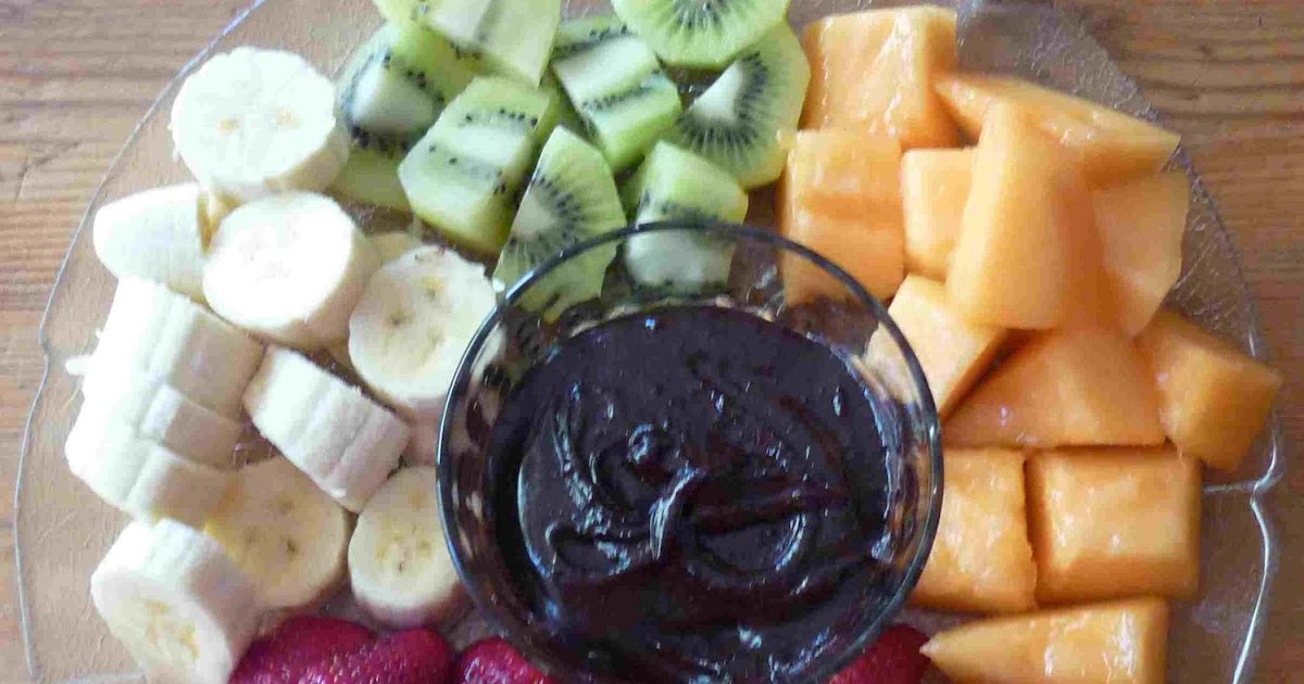 Simpleliving Fresh Fruit Platter With Chocolate Dipping Sauce