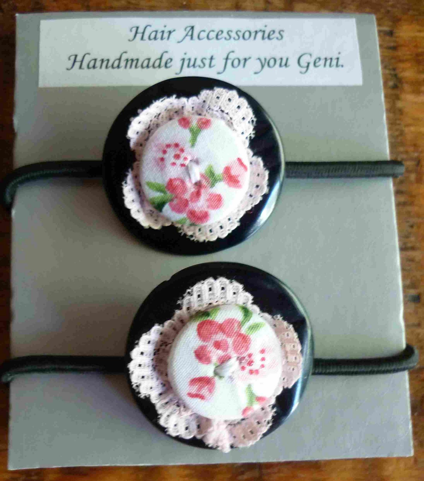 Simpleliving Make Hair Accessories ! From recylcling old buttons