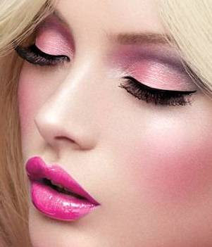 http://2.bp.blogspot.com/_e9huN8tppFk/TEeu0XBPSTI/AAAAAAAAAUo/81kfDVh5mVI/s1600/barbie_loves_mac_101.jpg