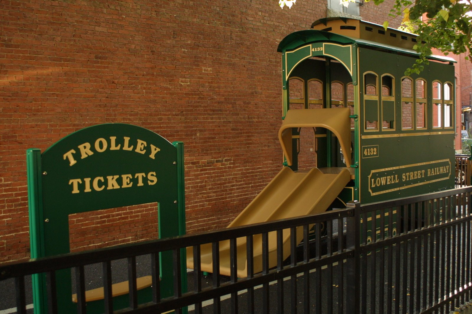 [Trolley08a.JPG]