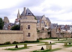 LE CHATEAU, LES JARDINS ET LES REMPARTS DE VANNES LA PREFECTURE