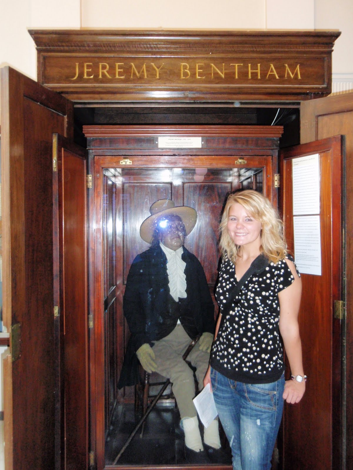 [Image: 8-3-10%2BBloomsbury%2BWalk%2B%252830%252...lianne.JPG]