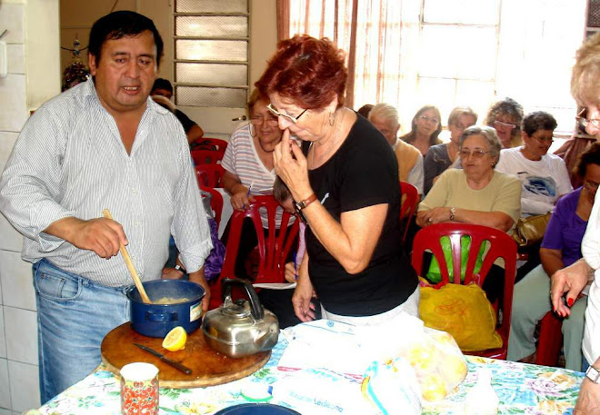 ALFREDO REVOLVIENDO LA MERMELADA