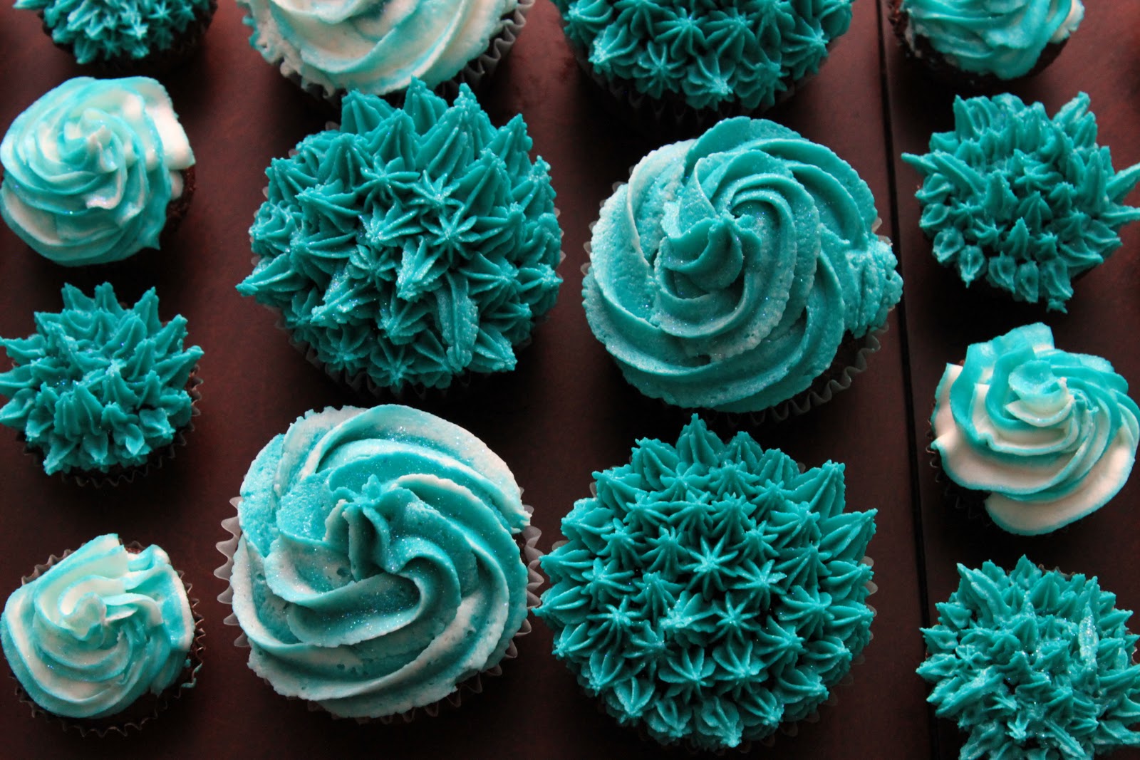 Résultat d’images pour dance in the living room and make cupcakes in the kitchen  