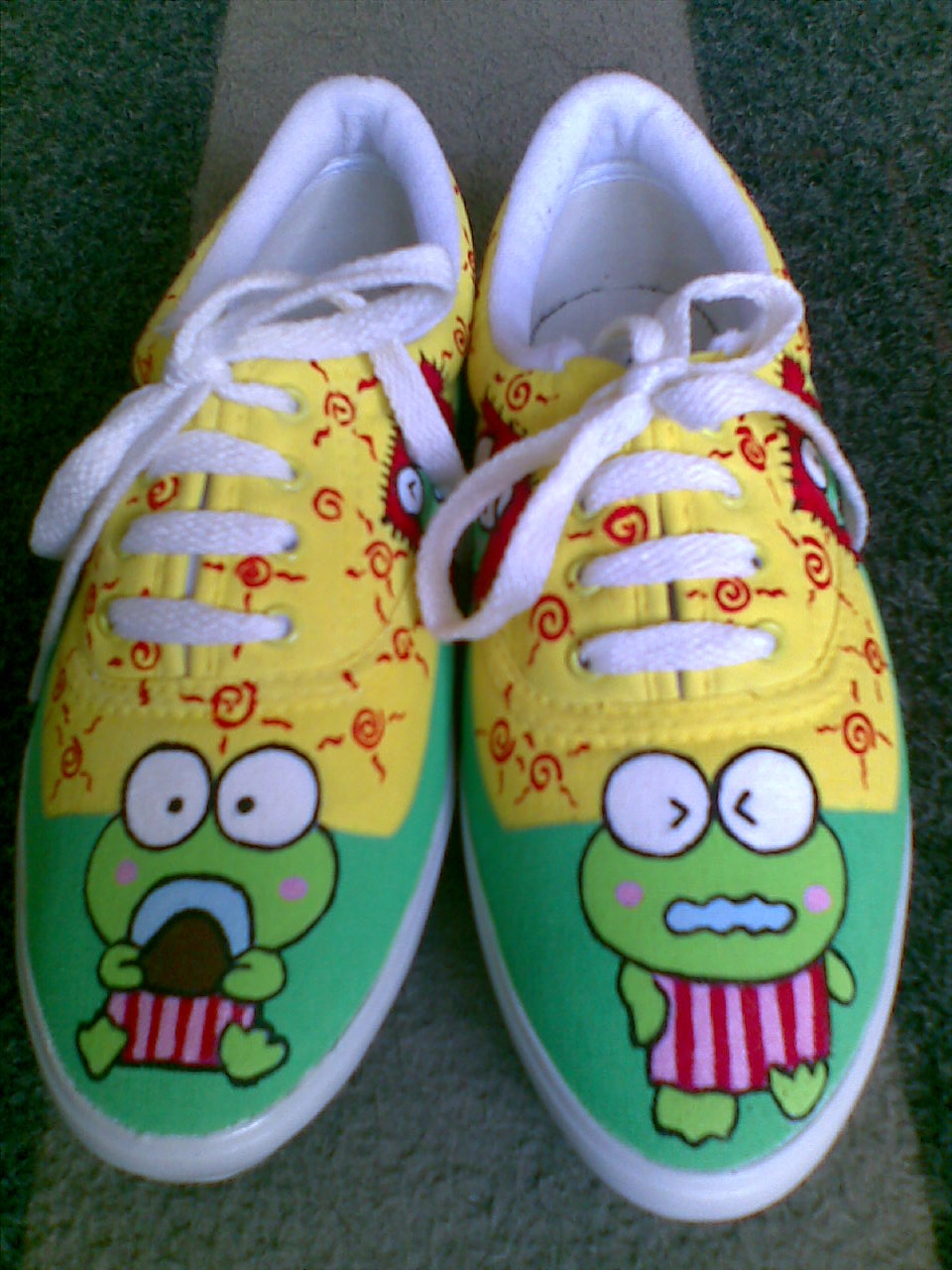 sepatu lukis piwie keroppi sepatu lukis piwie keroppi