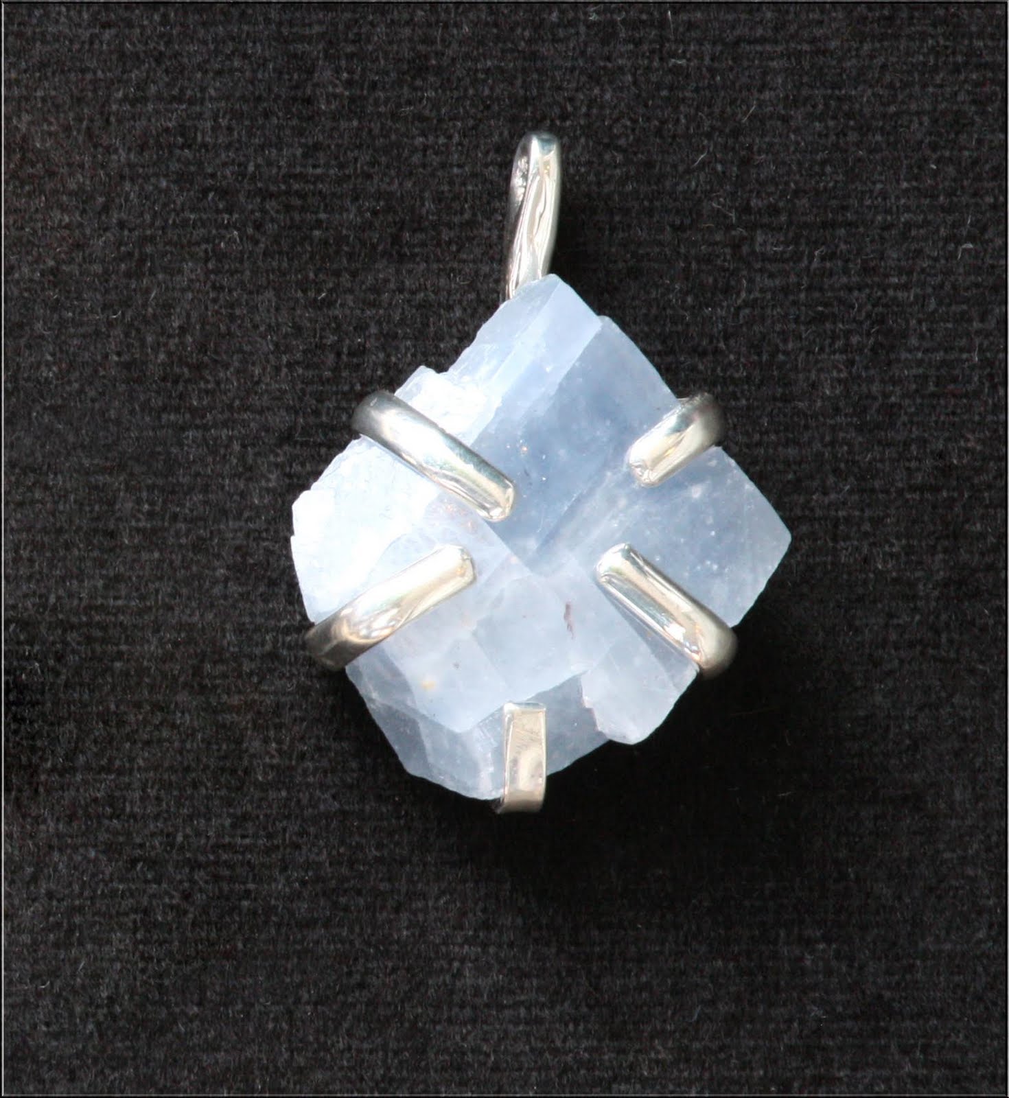 [blue+stone+pendant.jpg]