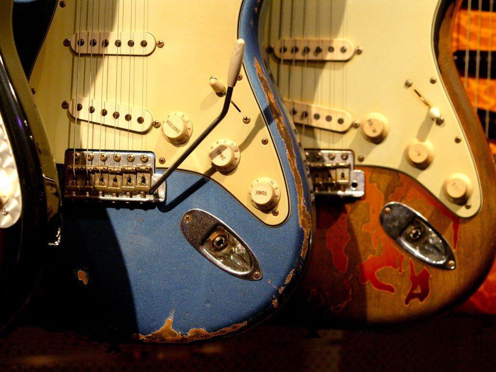 http://2.bp.blogspot.com/_eYNXA0gKwI0/TO7cgvW8qPI/AAAAAAAAABU/_8vgS07YvTY/s1600/old-guitars.jpg