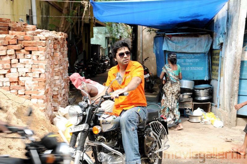 Simbu In Vaanam