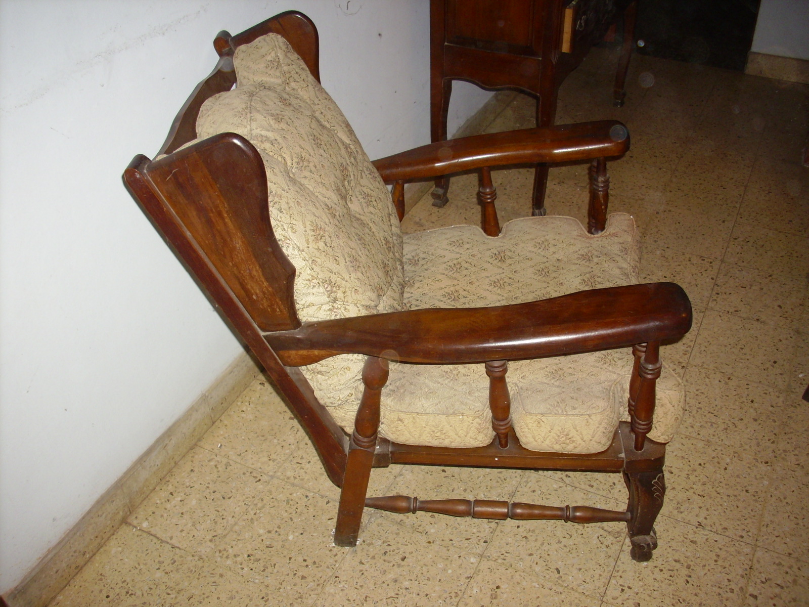 Muebles usados Sillones de madera. (x2)