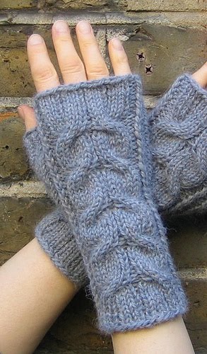 [Karin+Wristwarmers+pattern+pic.jpg]