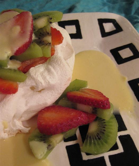 The Flavor of Vanilla Pavlova with Kiwifruit and Strawberries