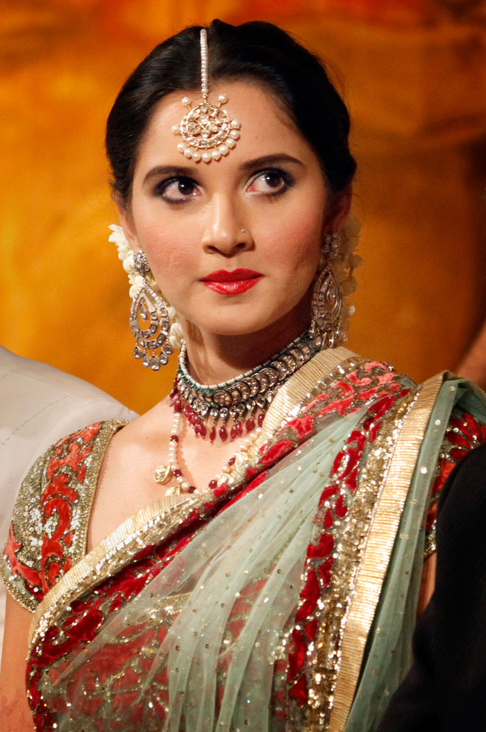 Sania mirza in bridal saree looking very beautiful during her wedding