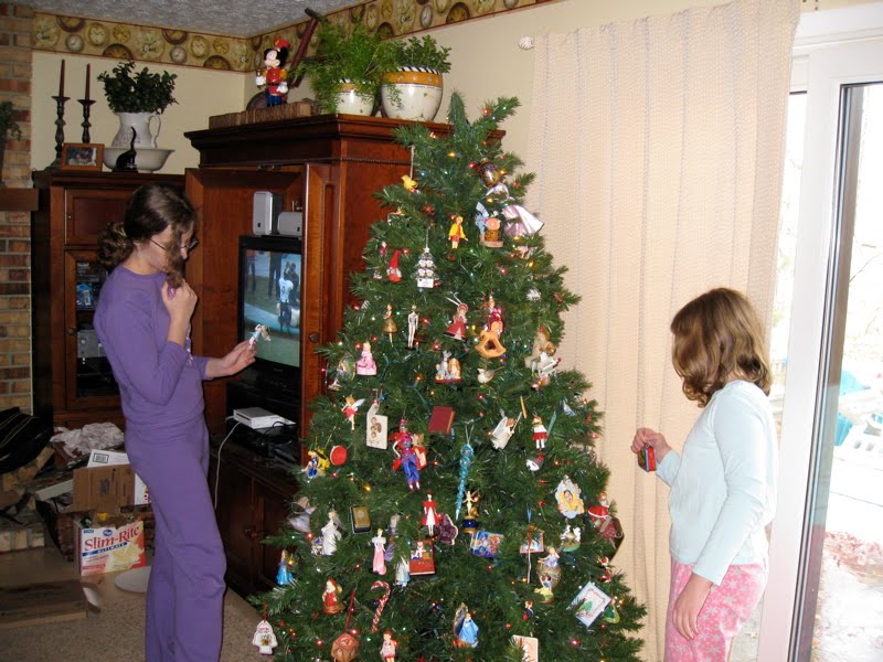 [XmasTreeGirls.JPG]