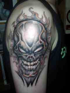 http://2.bp.blogspot.com/_f-1QYqWdXck/TD5eki9ThzI/AAAAAAAAAno/v6RSrAtoMiA/s320/skull-tattoo.jpg