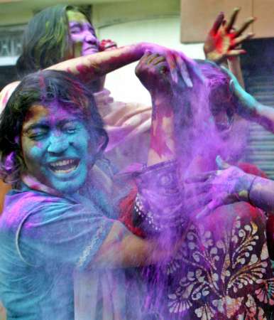 [holi1.jpg]
