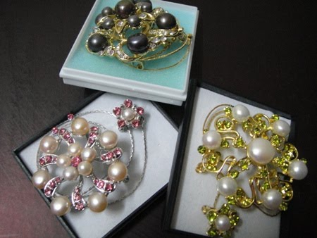 [Pearl+Brooch+-+B15,+B16.JPG]