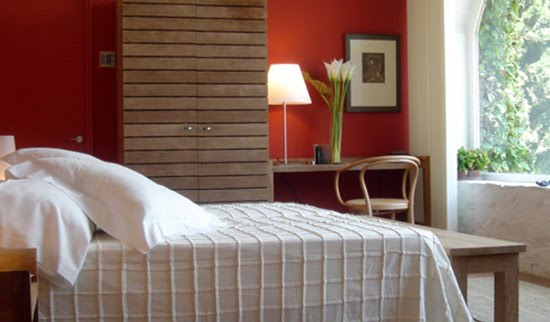 Colores para decorar: con que colores combina una pared roja en ...