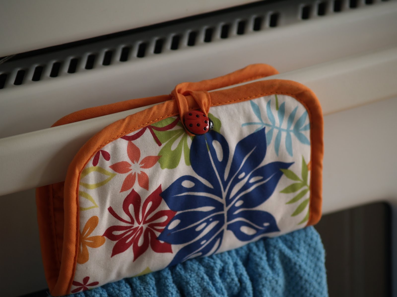 The MultiPurpose Life The Tea Towel Holder... 10 minutes to Sanity!