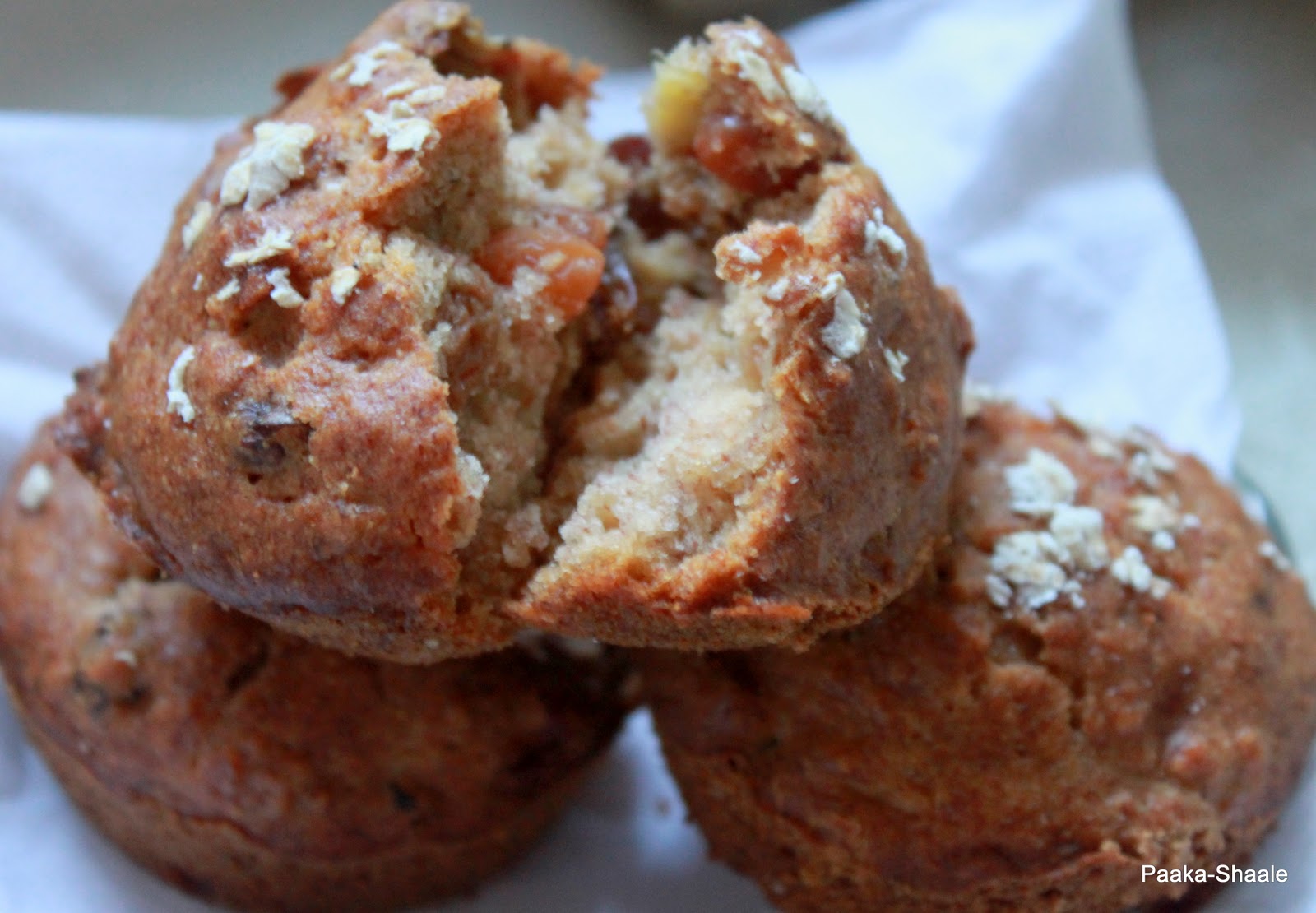 PaakaShaale Eggless oatmeal, banana, raisin muffin