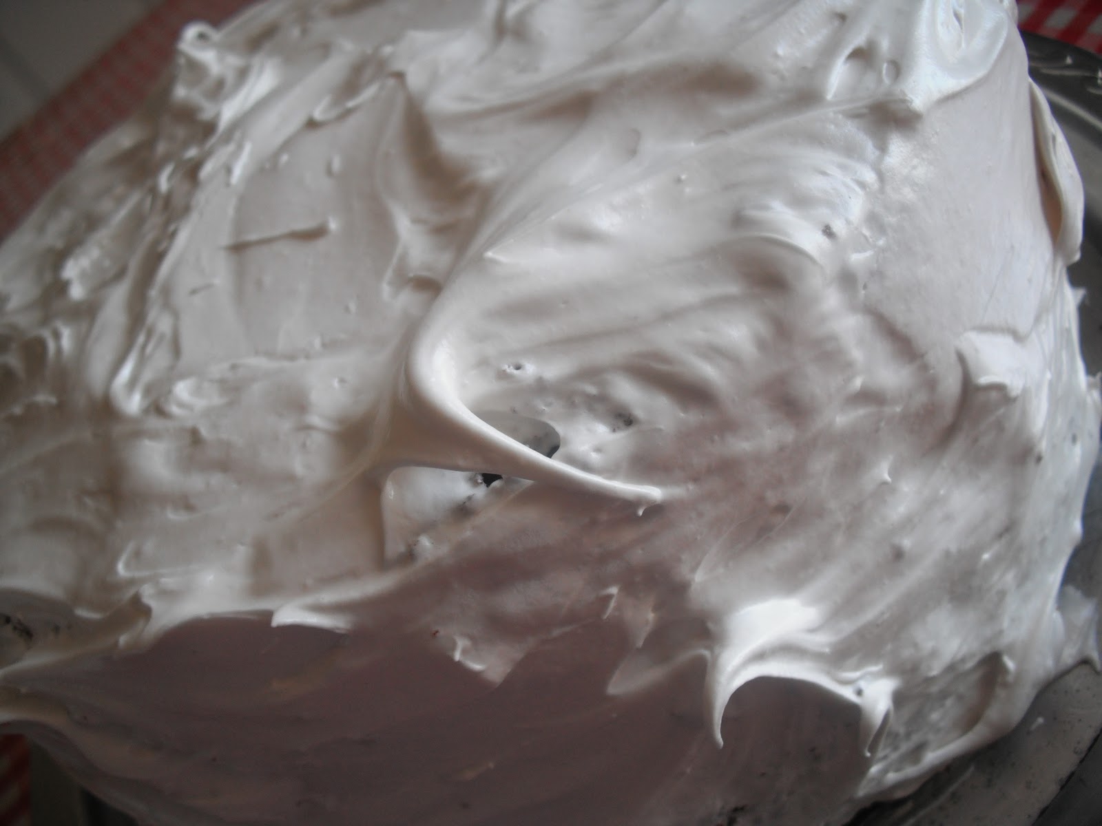 La Buona Cucina Fluffy Meringue Frosting (Easy SevenMinute Frosting)