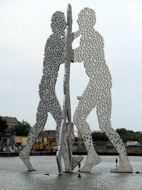 Molecule men
