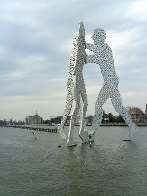 Molecule men
