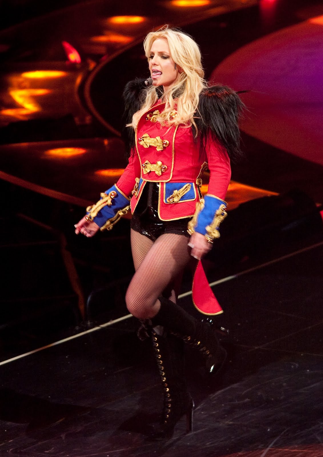 http://2.bp.blogspot.com/_fHBqR6atBCA/SwUx8C3GrBI/AAAAAAAAAFY/WVwOQ5beJ-I/s1600/6941_britney-spears.jpg