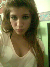 Suavemente, besamE, qe yo qiero sentir tus labios,besandome otra vez ! !♪ ♪