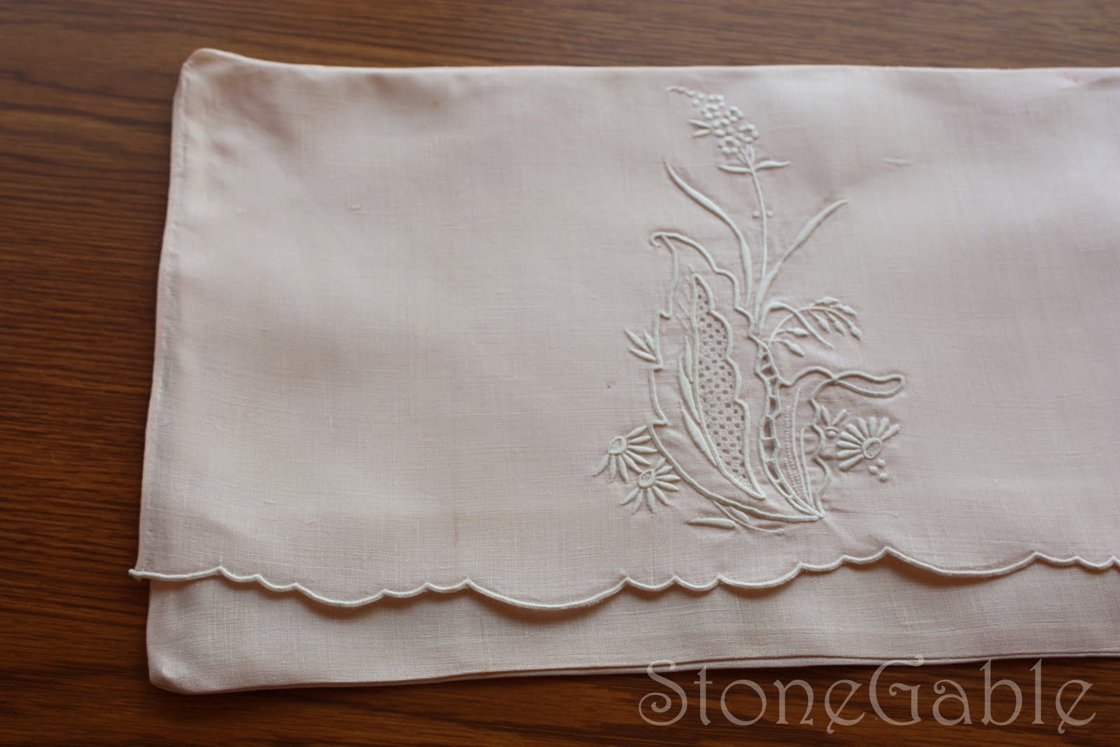 StoneGable Vintage Tea Towel Pillow Tutorial