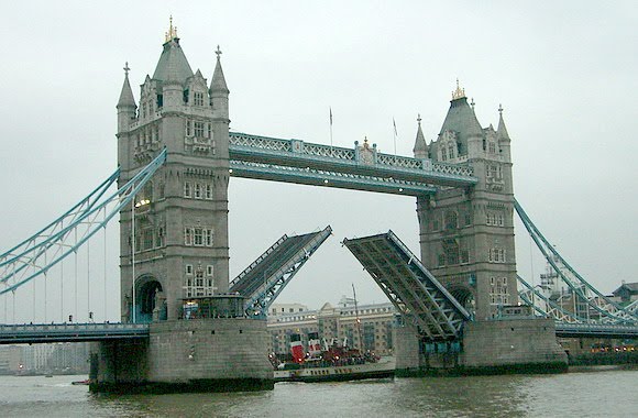 [london-tower-bridge-open.jpg]