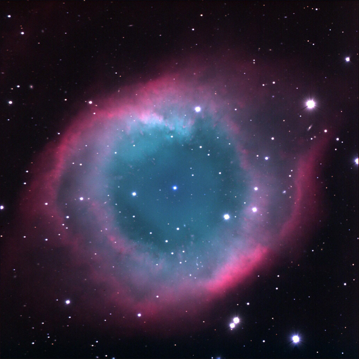 http://2.bp.blogspot.com/_fPm-zSXJqtI/S9NKVShPp4I/AAAAAAAAAYo/Vx5Rzh09TO8/s1600/helix-nebula-hubble.jpg