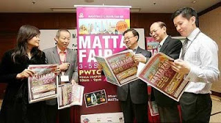 Informative: (From left) Sin Chew Media Corp Bhd senior account manager Jane Chen, Tan, Matta Fair deputy chairman Boris Chang, Nanyang Siang Pau Sdn Bhd advertising marketing manager Kok Jit Soon and Star Publication(M) Bhd account executive & advertising sales Pang Hong Yee looking at the Matta Fair pullout in The Star. Informative: (From left) Sin Chew Media Corp Bhd senior account manager Jane Chen, Tan, Matta Fair deputy chairman Boris Chang, Nanyang Siang Pau Sdn Bhd advertising marketing manager Kok Jit Soon and Star Publication(M) Bhd account executive & advertising sales Pang Hong Yee looking at the Matta Fair pullout in The Star.