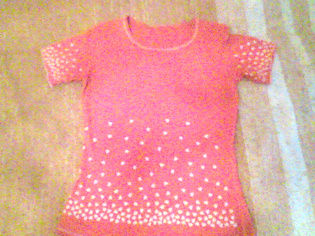t-shirt rosu ( cu inimioare) - 20 ron