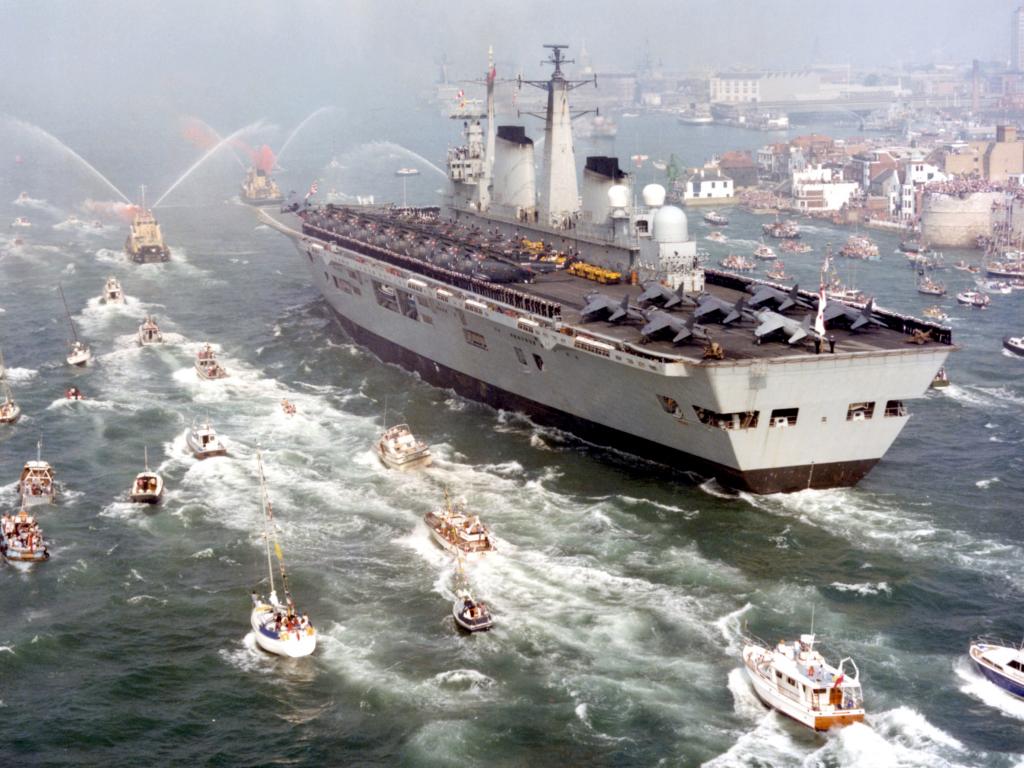 HMS+Invincible+Returns+From+Falklands+War.jpg
