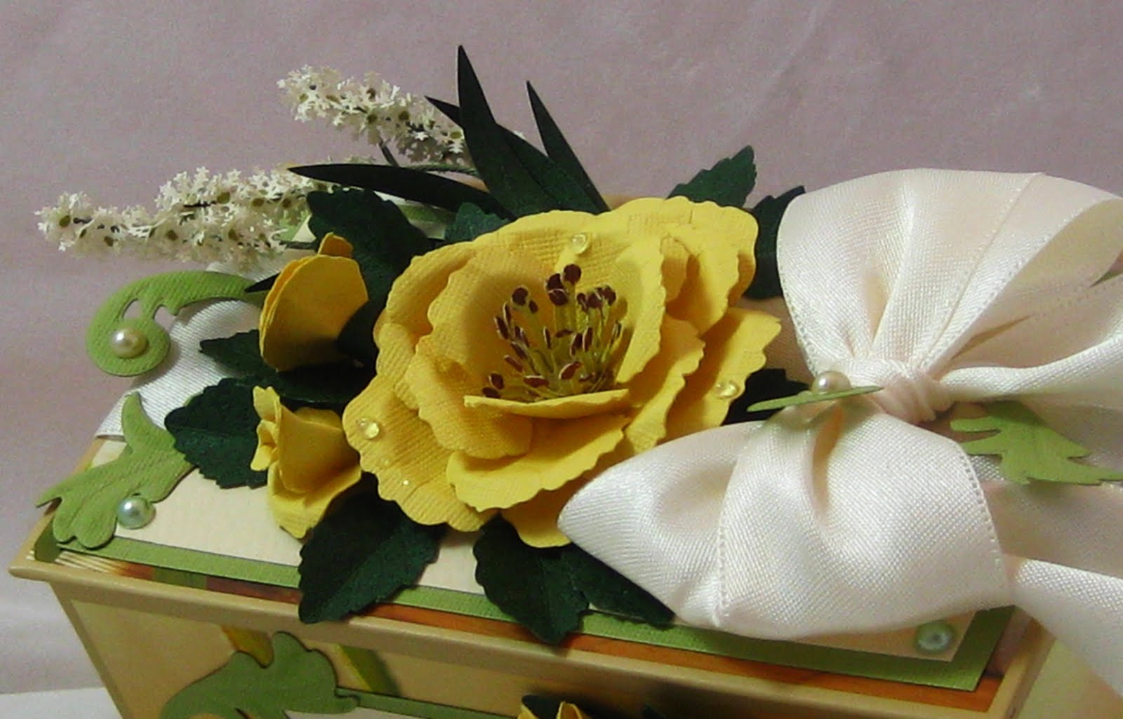 Appel Quilling Garden Yellow Rose Gift Box