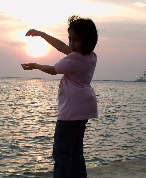 [Angel+and+sun+2.JPG]