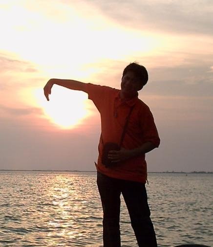 [Roy+and+sun+4.JPG]