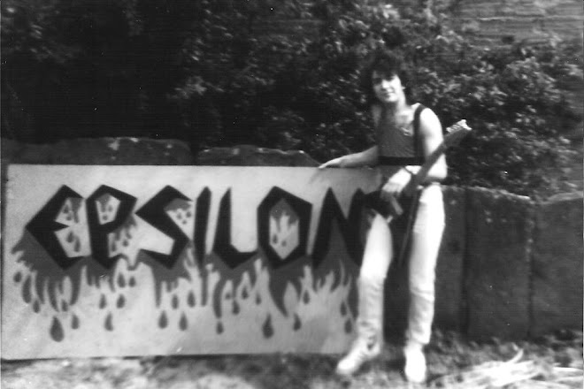 Con el anagrama de Épsilon (abril de 1987):