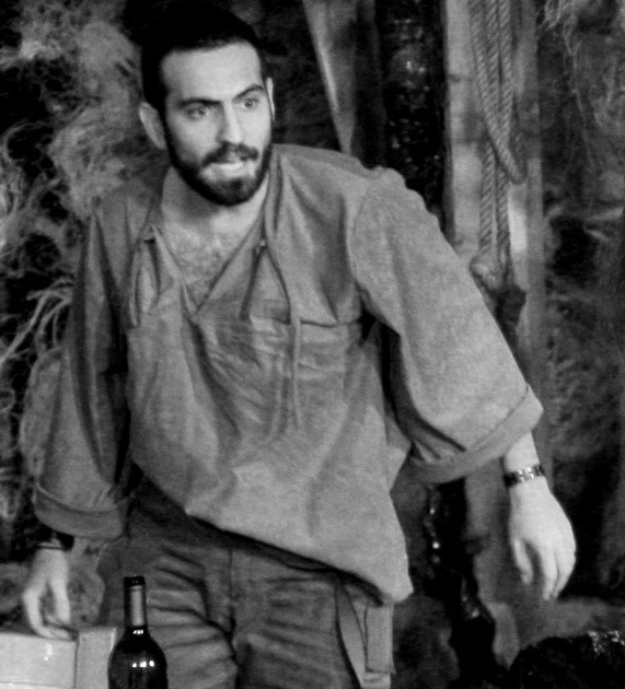 Buğra Gülsoy Bugra Gulsoy TİYATRO OYUNCUSU