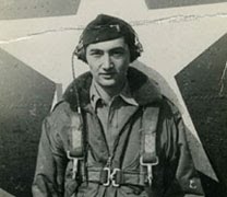 [Howard_Zinn_bombardier_England_1945.jpg]